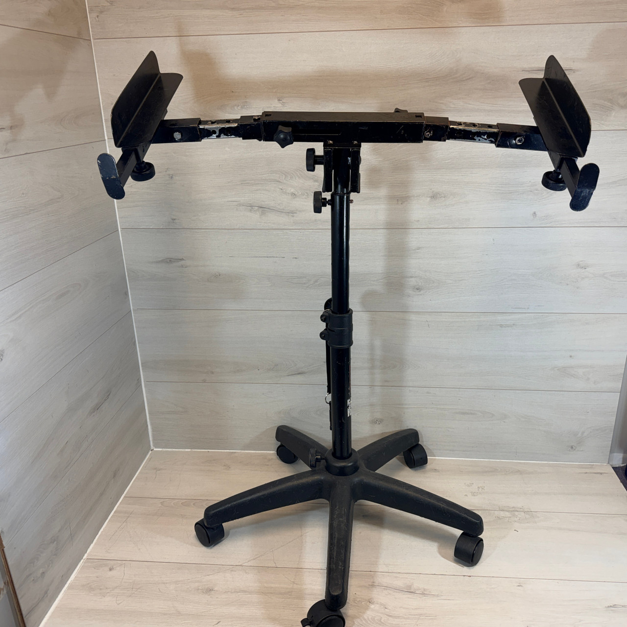 Used On Stage MIX 400 MIXER STAND Pro Sound Accessory