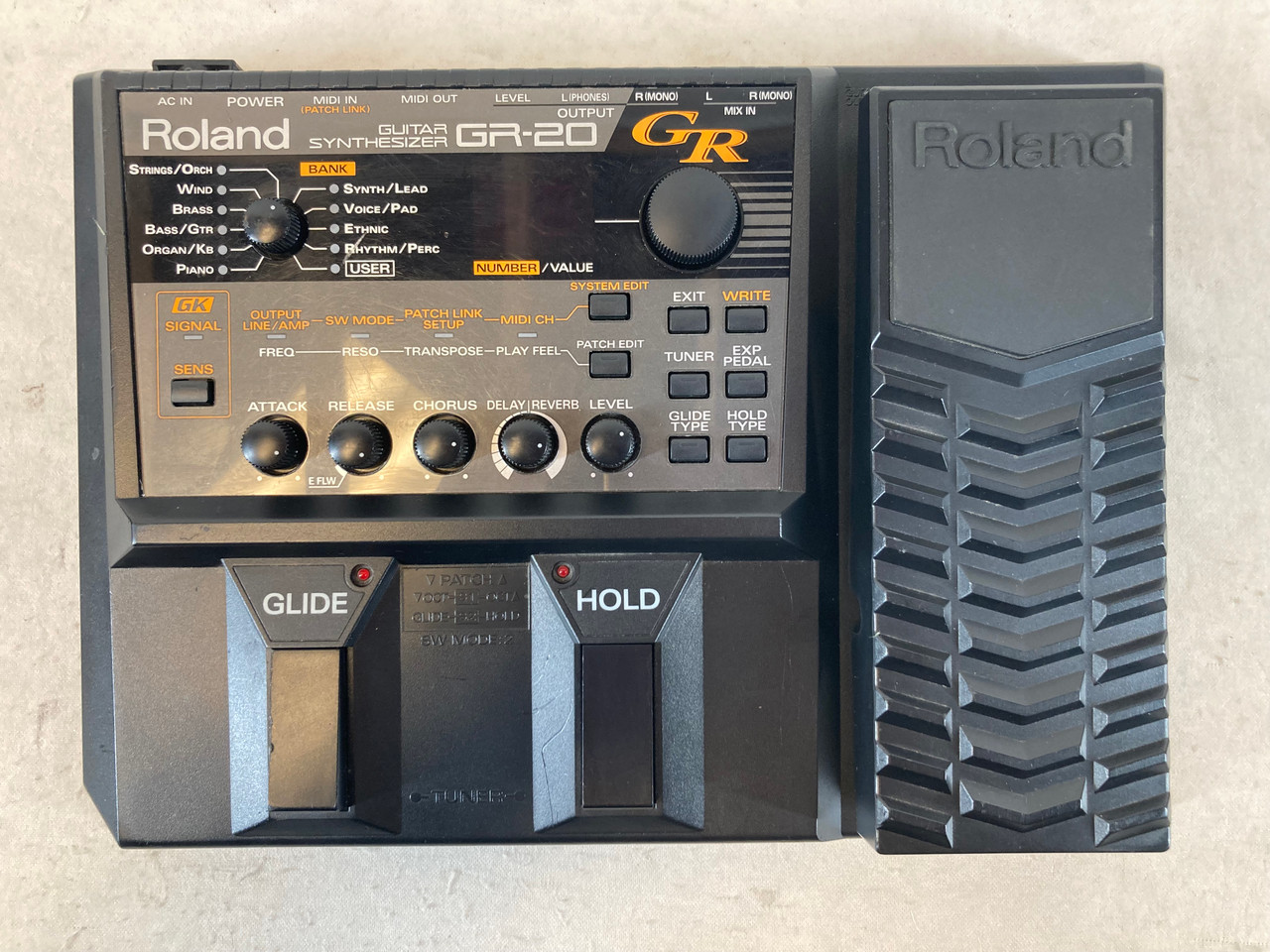 Used Roland GR-20 Guitar Synthesizer