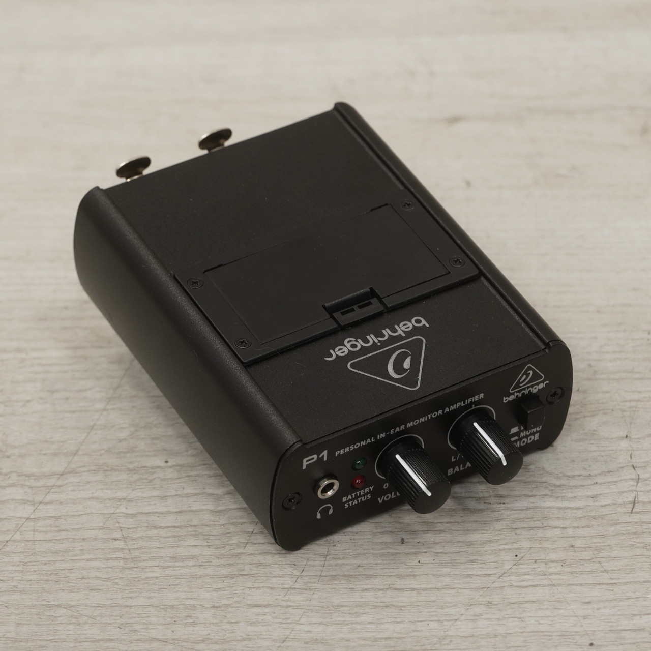 behringer P1 パーソナルインイヤーモニターアンプ Open Box Behringer Powerplay P1 In-Ear Monitor Amplifier