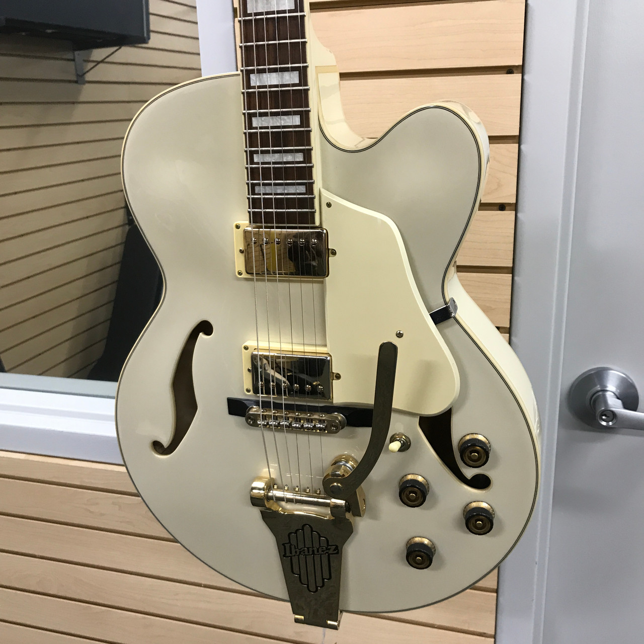 【Ibanez AF75TDG-IV フルアコースティック トレモロ付】 DISC Ibanez AF75TDG Artcore, Ivory at Gear4music