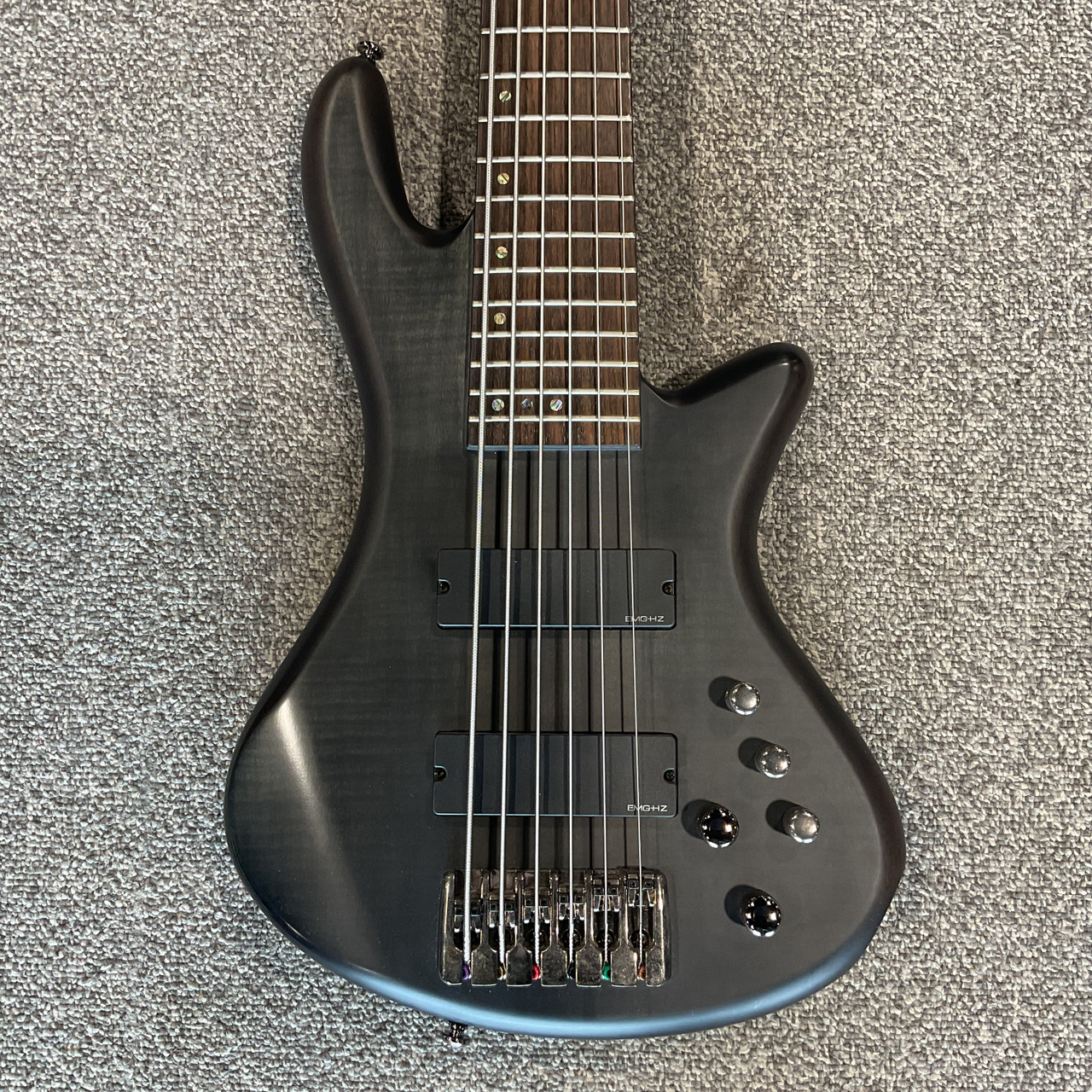 Used SCHECTER DIAMOND STUDIO 6 6-String Bass Guitar Used SCHECTER DIAMOND STUDIO 6 6-String Bass Guitar