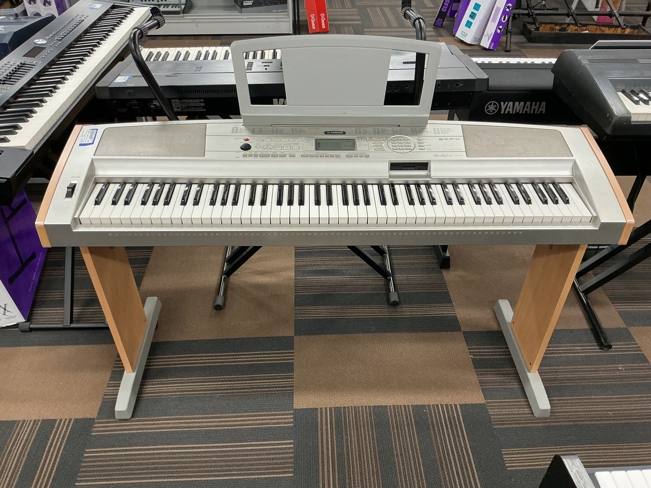 Yamaha dgx-500 キーボード The Yamaha DGX-500 Portable Grand Piano is an amazing
