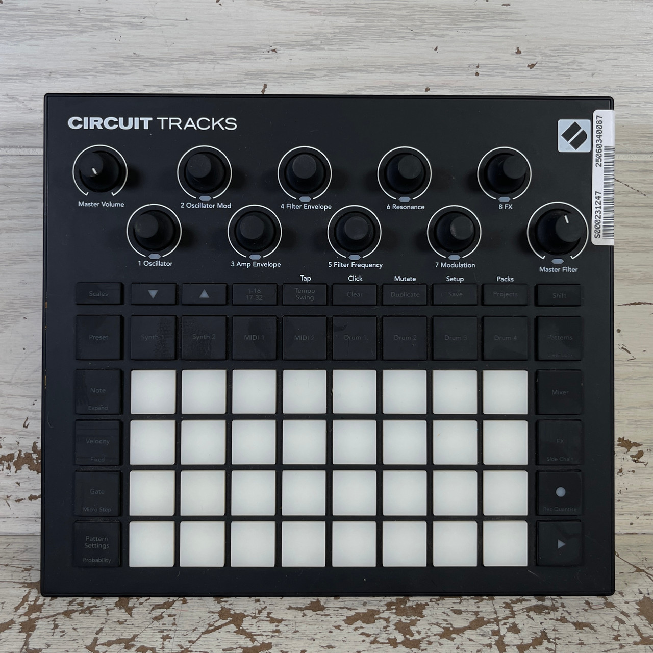 Novation Circuit Tracks グルーヴボックス NOVATION CIRCUIT TRACKS 【グルーブボックス】 ｜イケベ楽器店