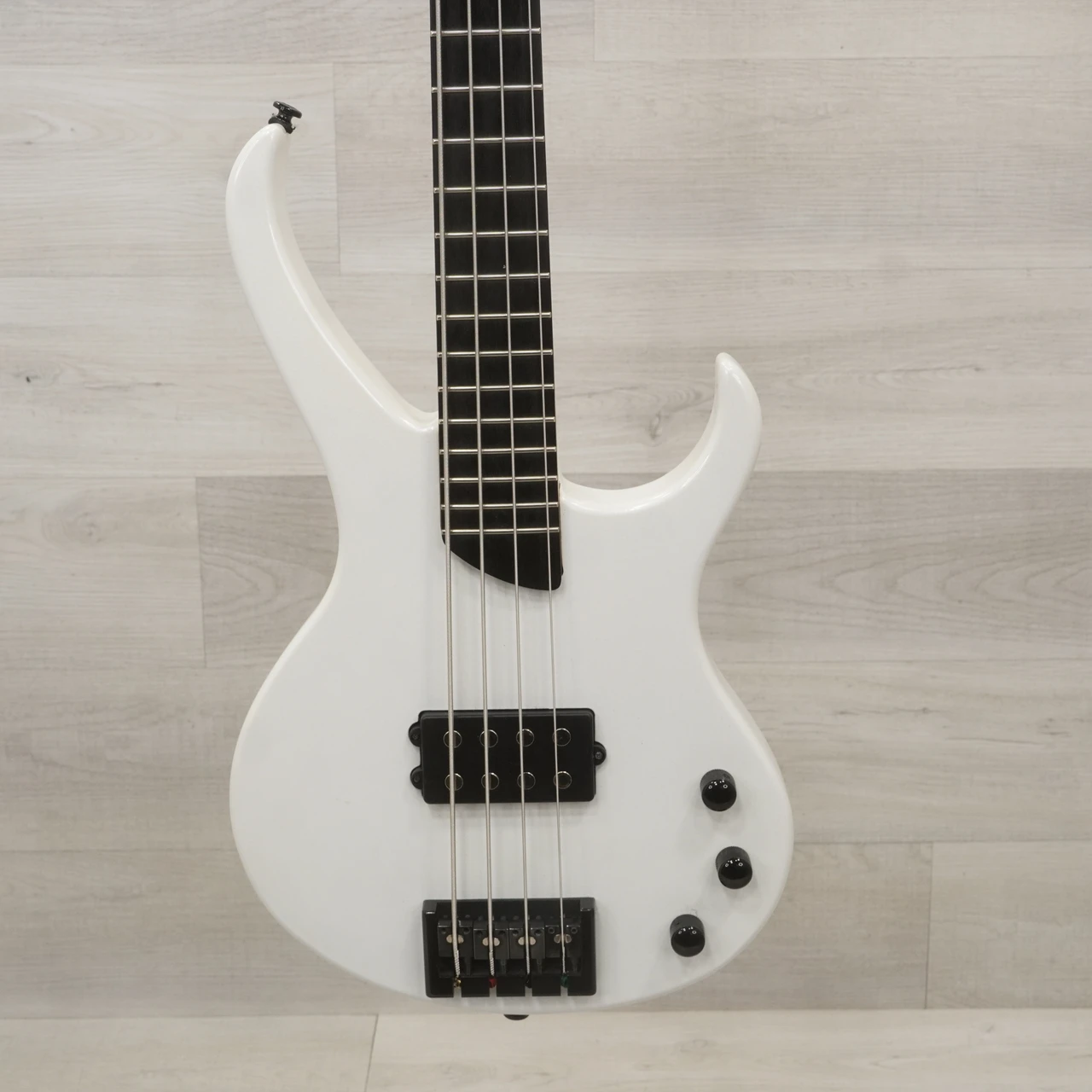 Used Kramer Disciple D-1 Bass Guitar White