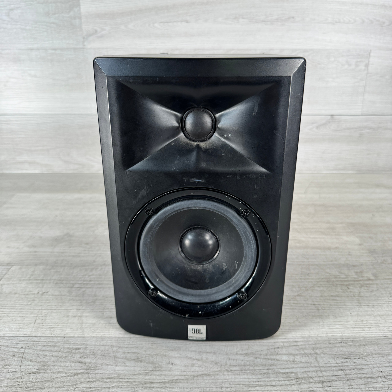 Used JBL LSR305 - 5-inch Powered Studio Monitor