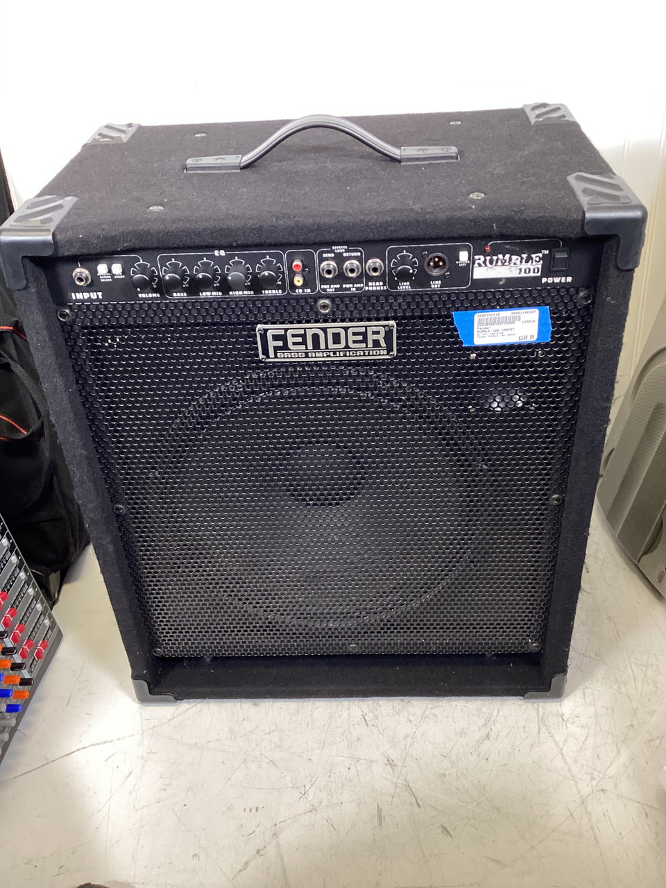 Used Fender RUMBLE 100 CARPET 1 x 15 Bass Guitar Cabinet 1 x 15