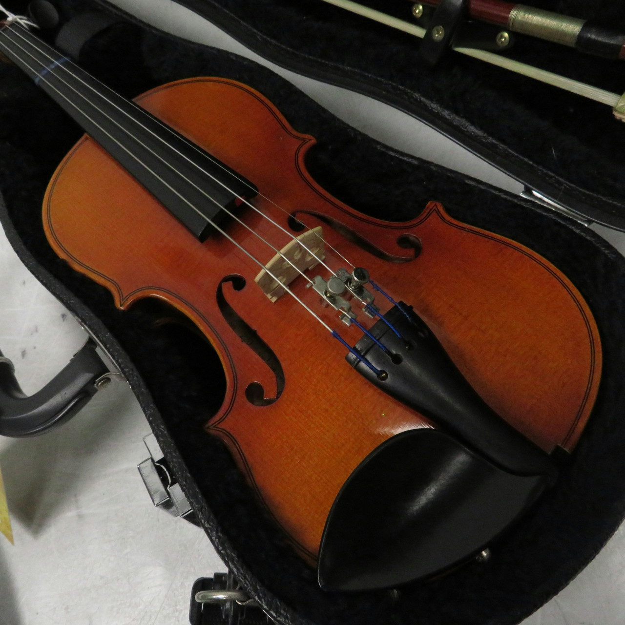 Suzuki No.220 1/8 Violin, Japan 1975, reglue/repair needed