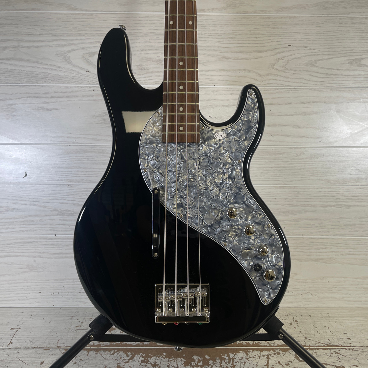 Line6 Variax 700 bass