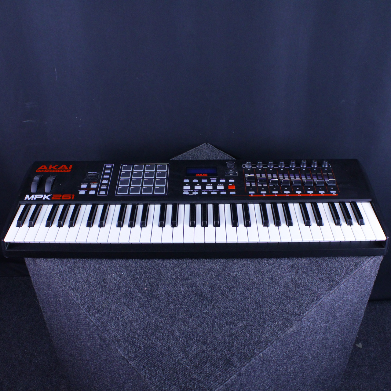 Used Akai MPK261 NO PWR 61-Key Controller 61-Key