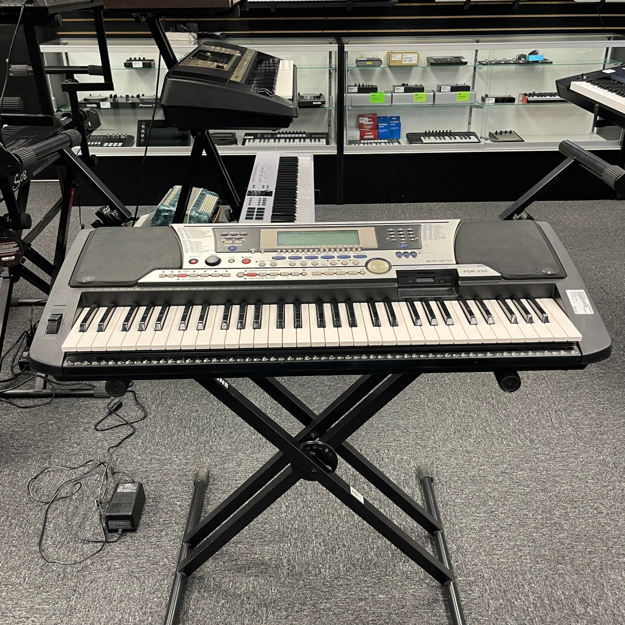 Used Yamaha PSR-550 W/AC 61-Key Keyboard 61-Key