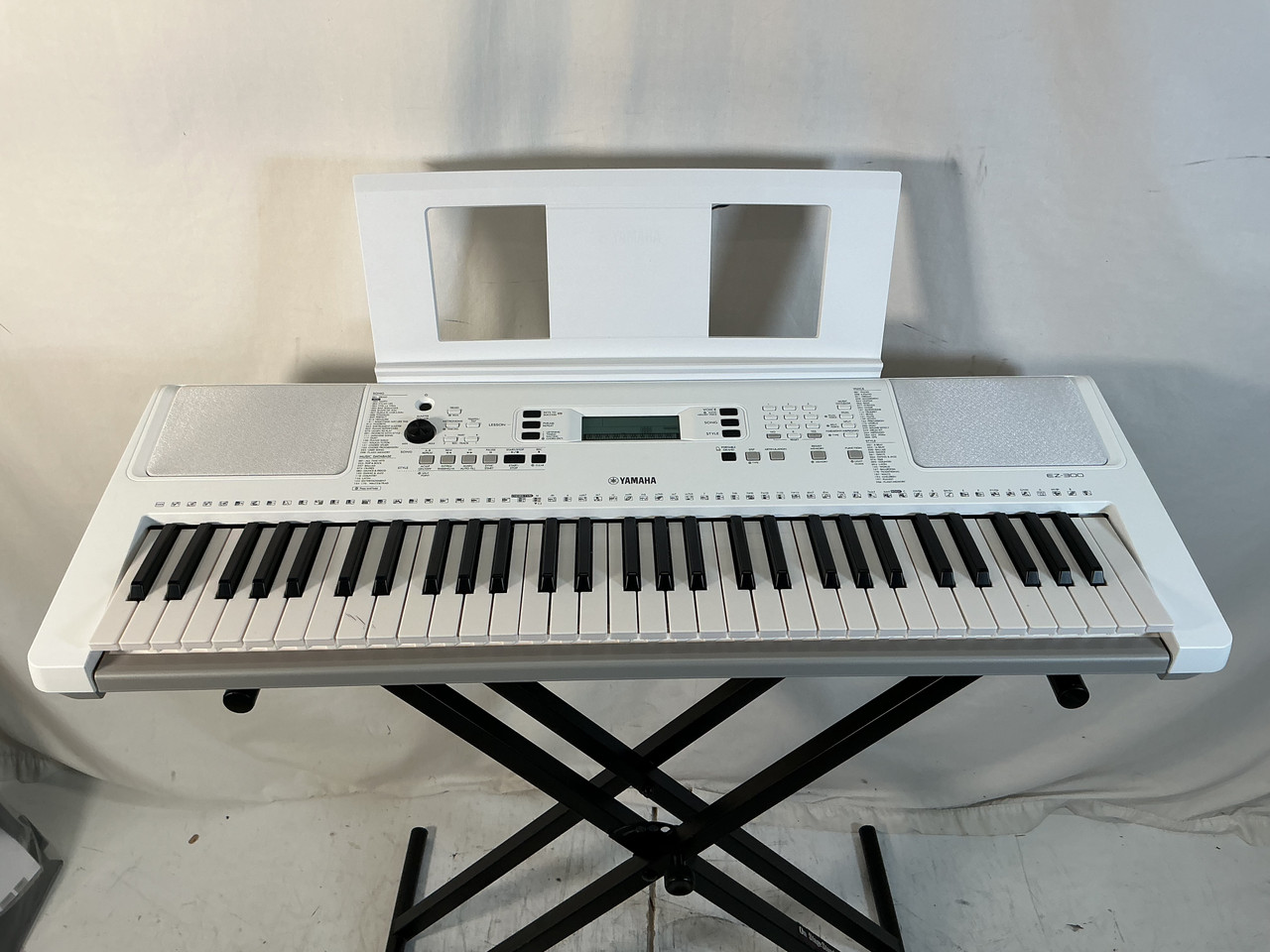 Used Yamaha EZ-300 61-Key Keyboard 61-Key