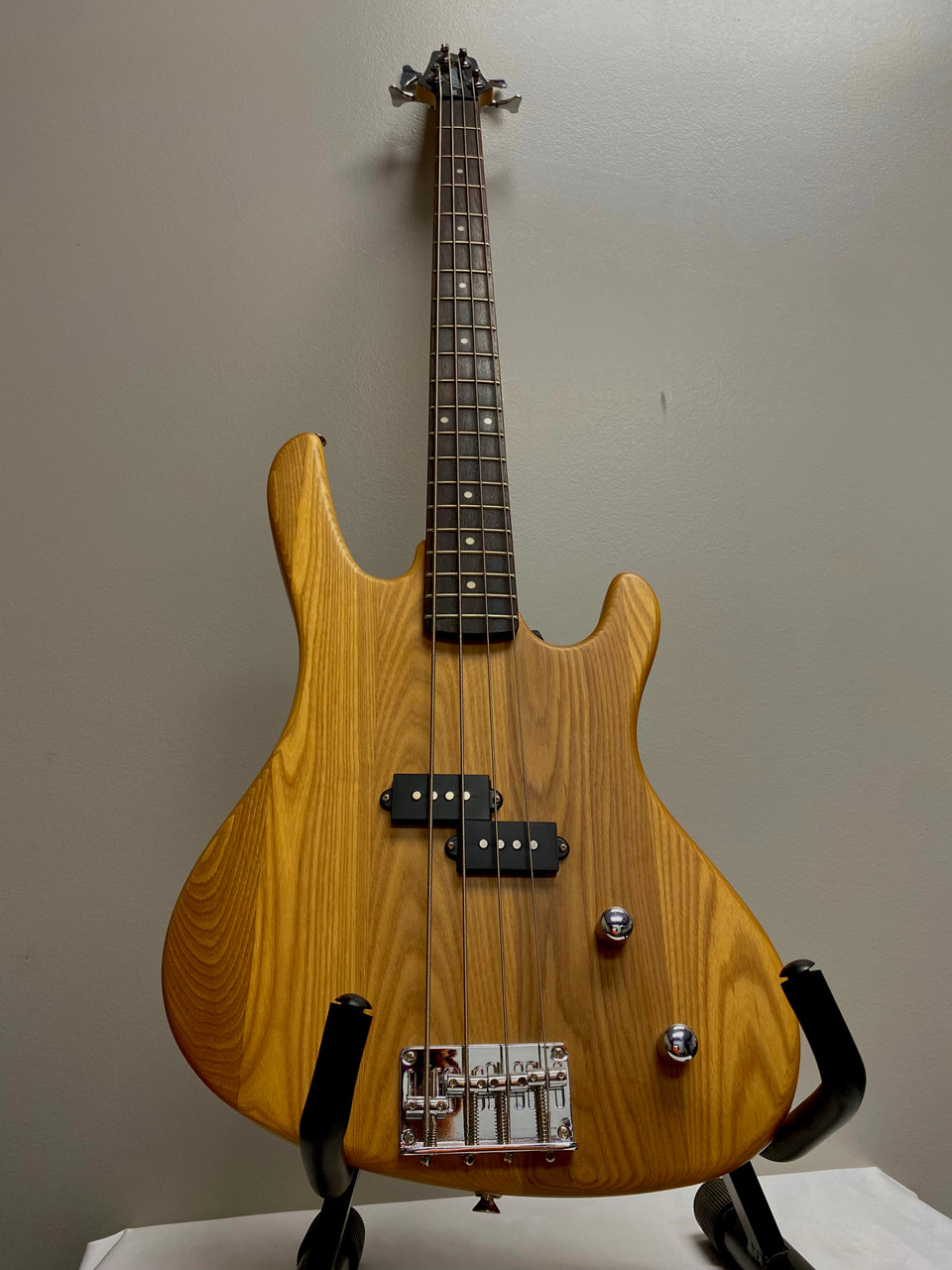 Used Washburn BANTAM XB100 Vintage P Type Bass Guitar Natural 4-String