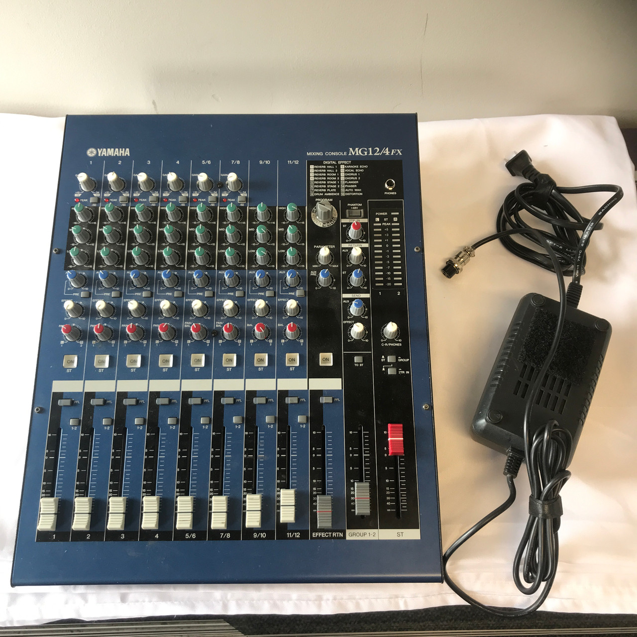 Used Yamaha MG12/4FX Mixing Console