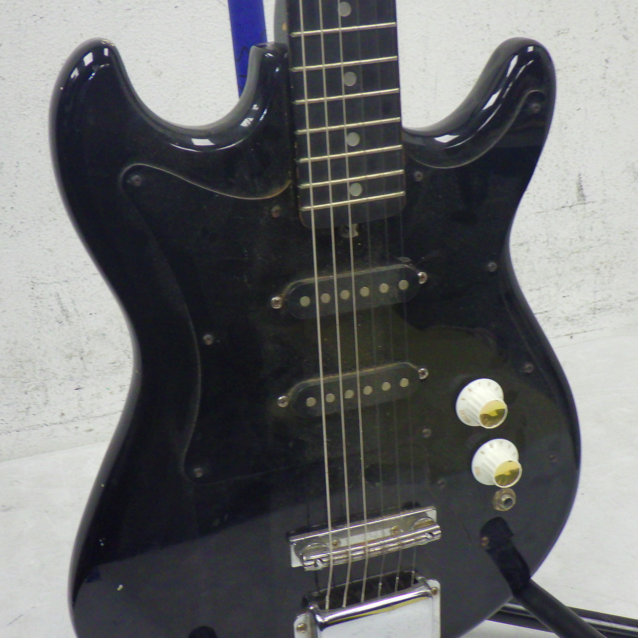 Used Harmony H-804 Vintage Double Cutaway Electric Guitar Black 6