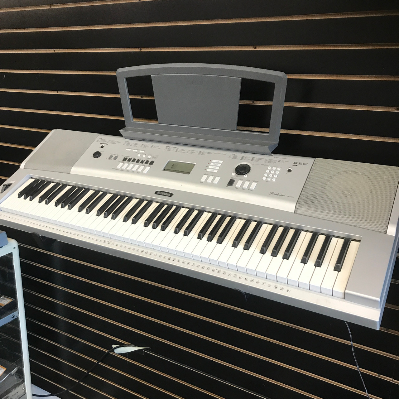 Used Yamaha DGX-230 76-Key Keyboard 76-key