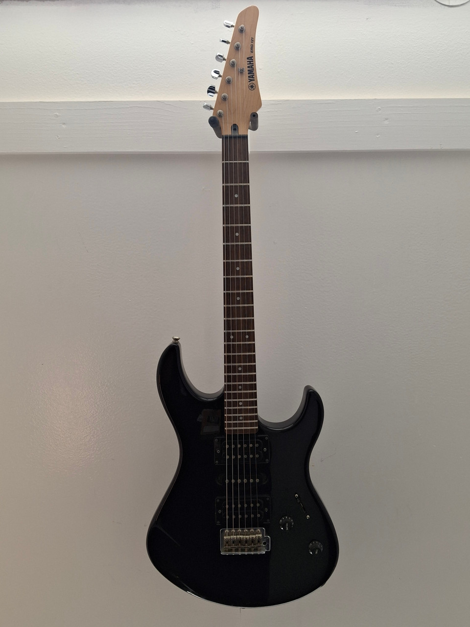 Used Yamaha ERG121 Electric Guitar Black 6-String