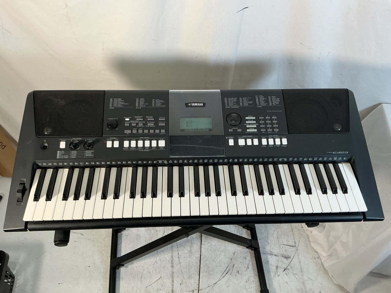 Used Yamaha YAMAHA PSR-E423 61-Key Keyboard 61-Key