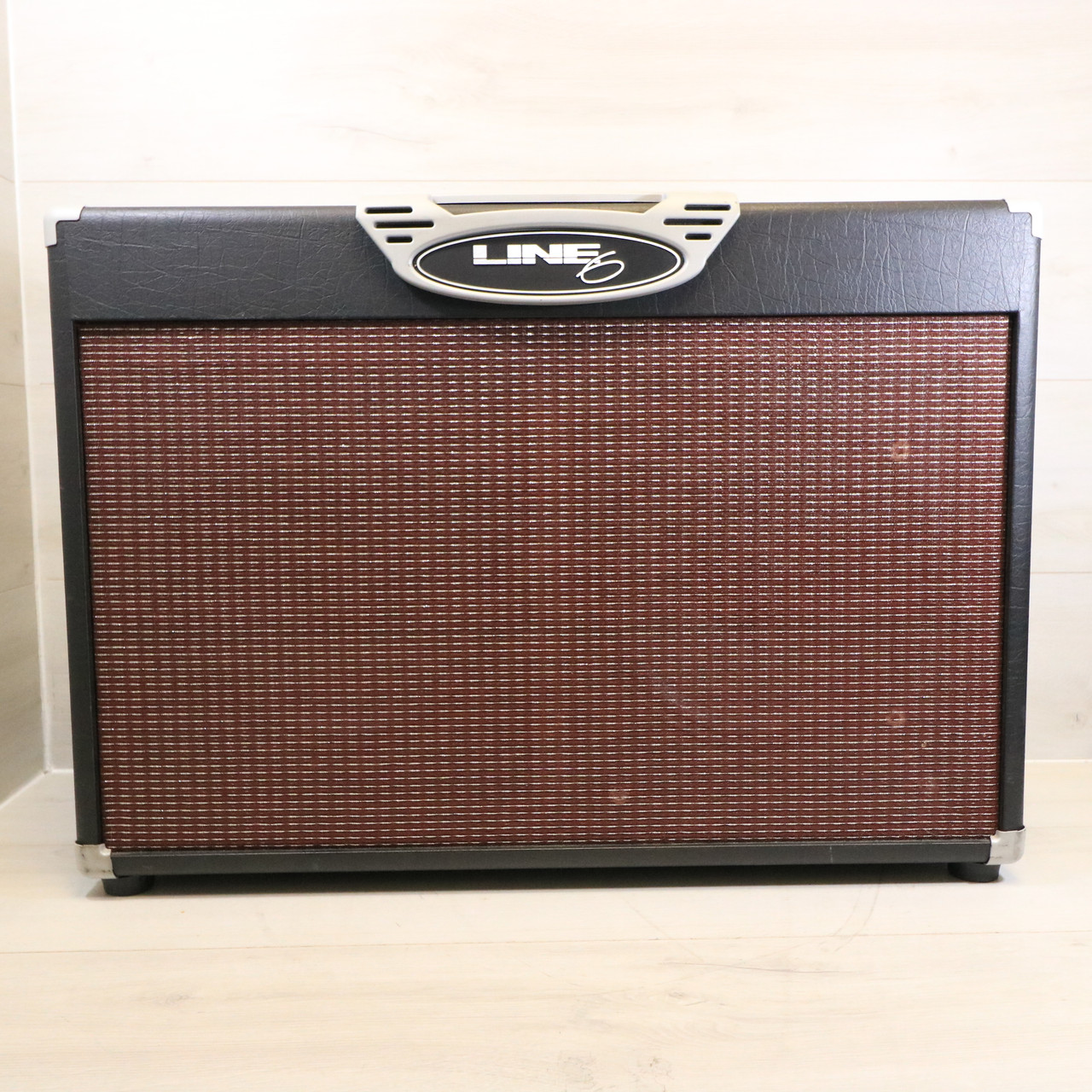 Used Line 6 VETTA Solid State Guitar Amp 2 x 12