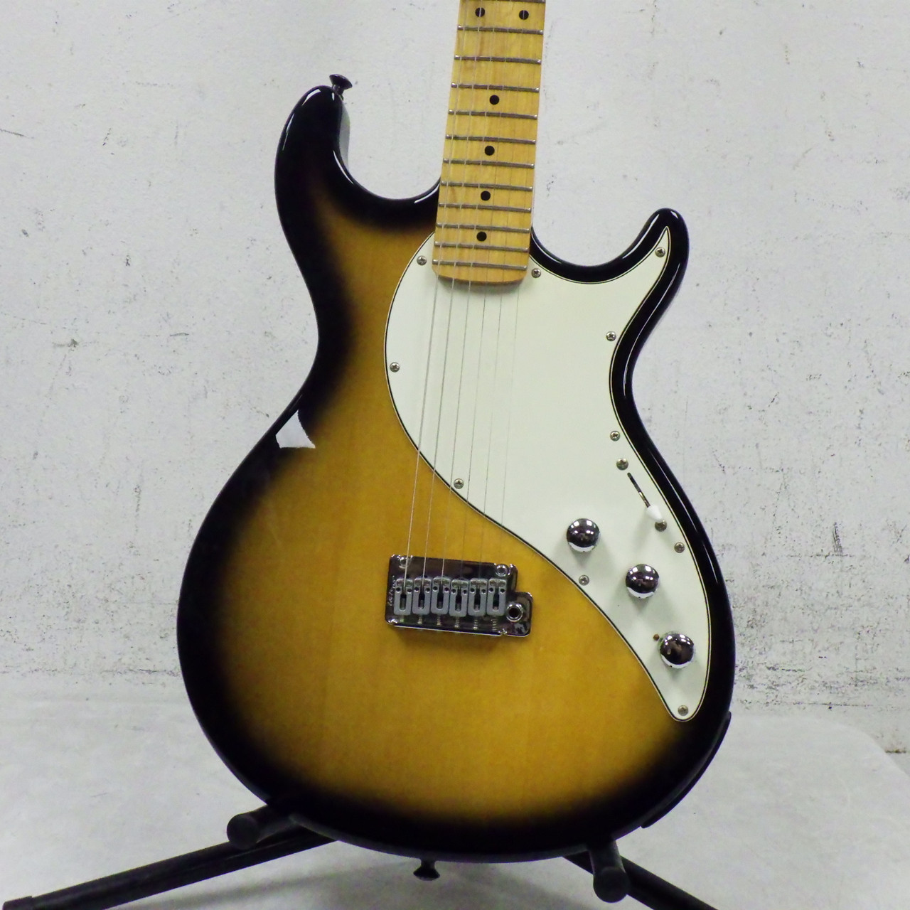 Used Line 6 VARIAX 600 Double Cut Electric Guitar Sunburst 6-String