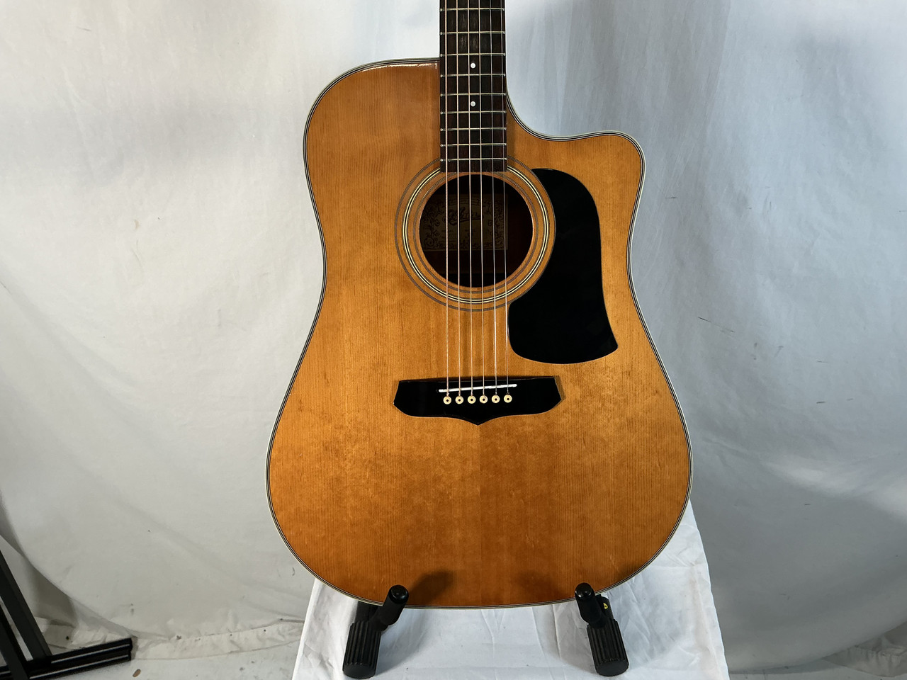 エレアコ Legend Powerd by ARIA LJ-15EN Legend WG-15N by Aria - YouTube