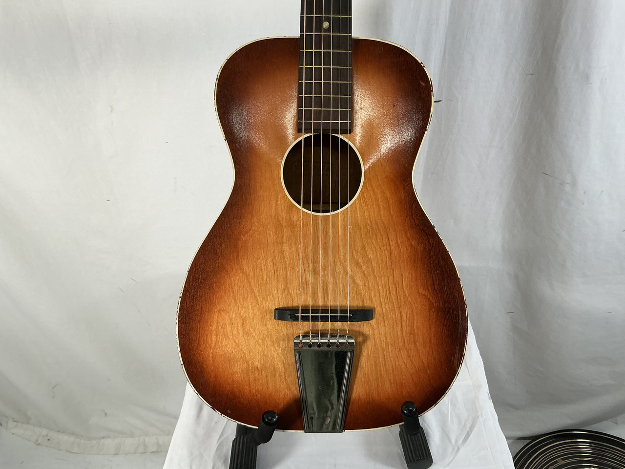 Silvertone アコースティックギター ブラウングラデーション Used Silvertone AS-IS WARPPED SOUND HOLE PARLOR GUITAR Vintage