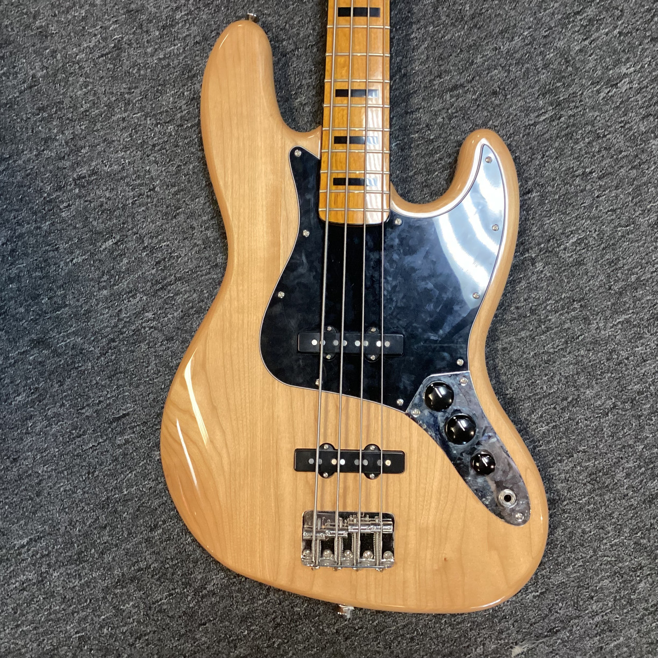 【最終価格】Squier Classic Vibe ’70s Jazz Bass Squier Classic Vibe '70s Jazz Bass V 5-String Bass Guitar