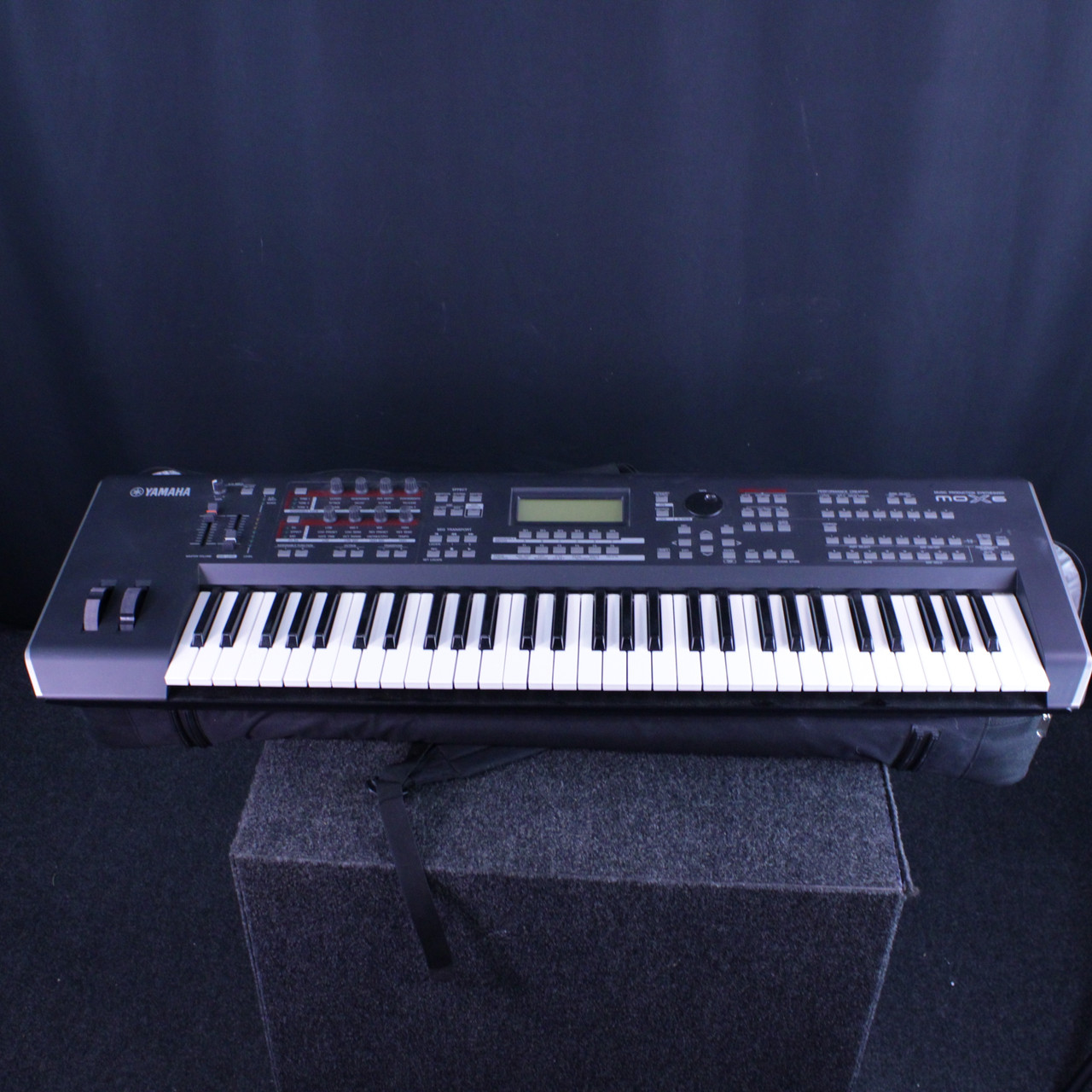 Used Yamaha MOX6 W/PWR/BAG 61-Key Synthesizer 61-Key