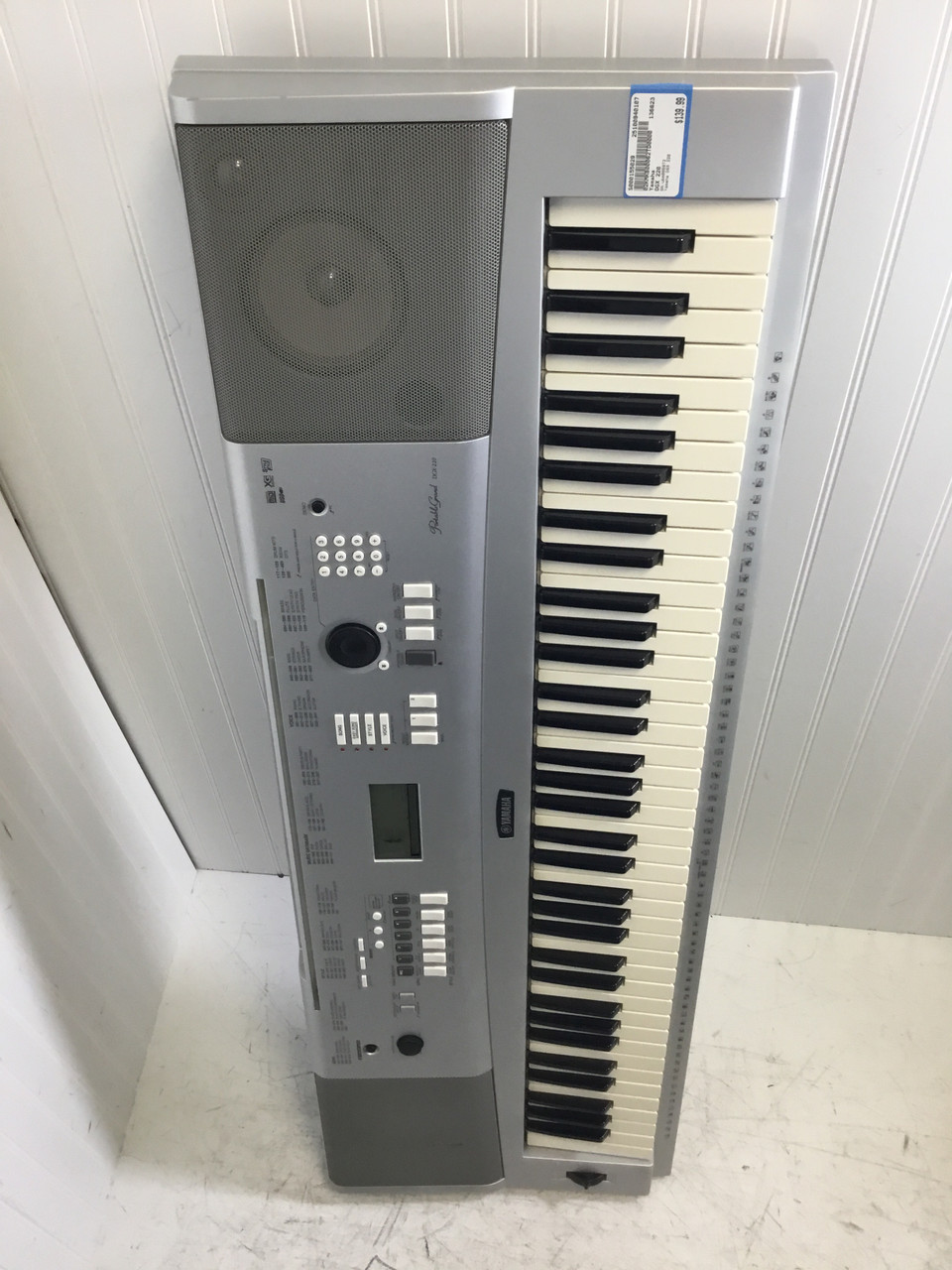 Used Yamaha DGX 220 76-Key Keyboard 76-key