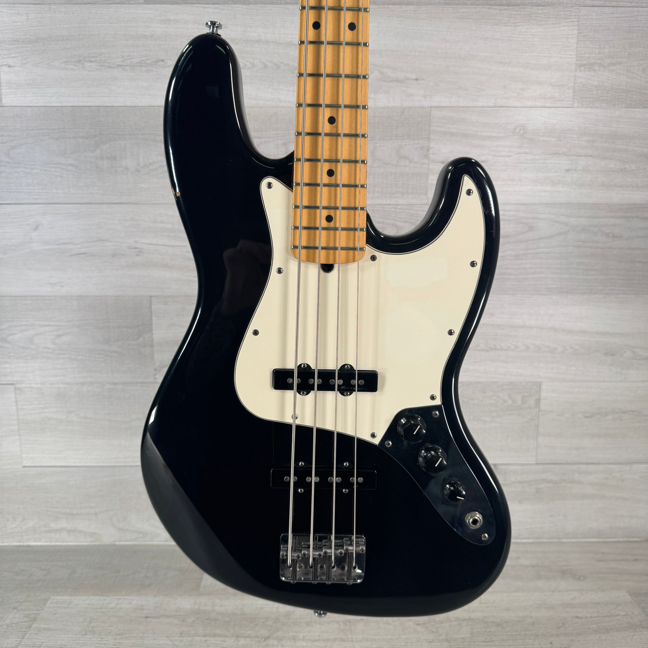 Used Fender 2001 American Standard Jazz Bass - Black - Case
