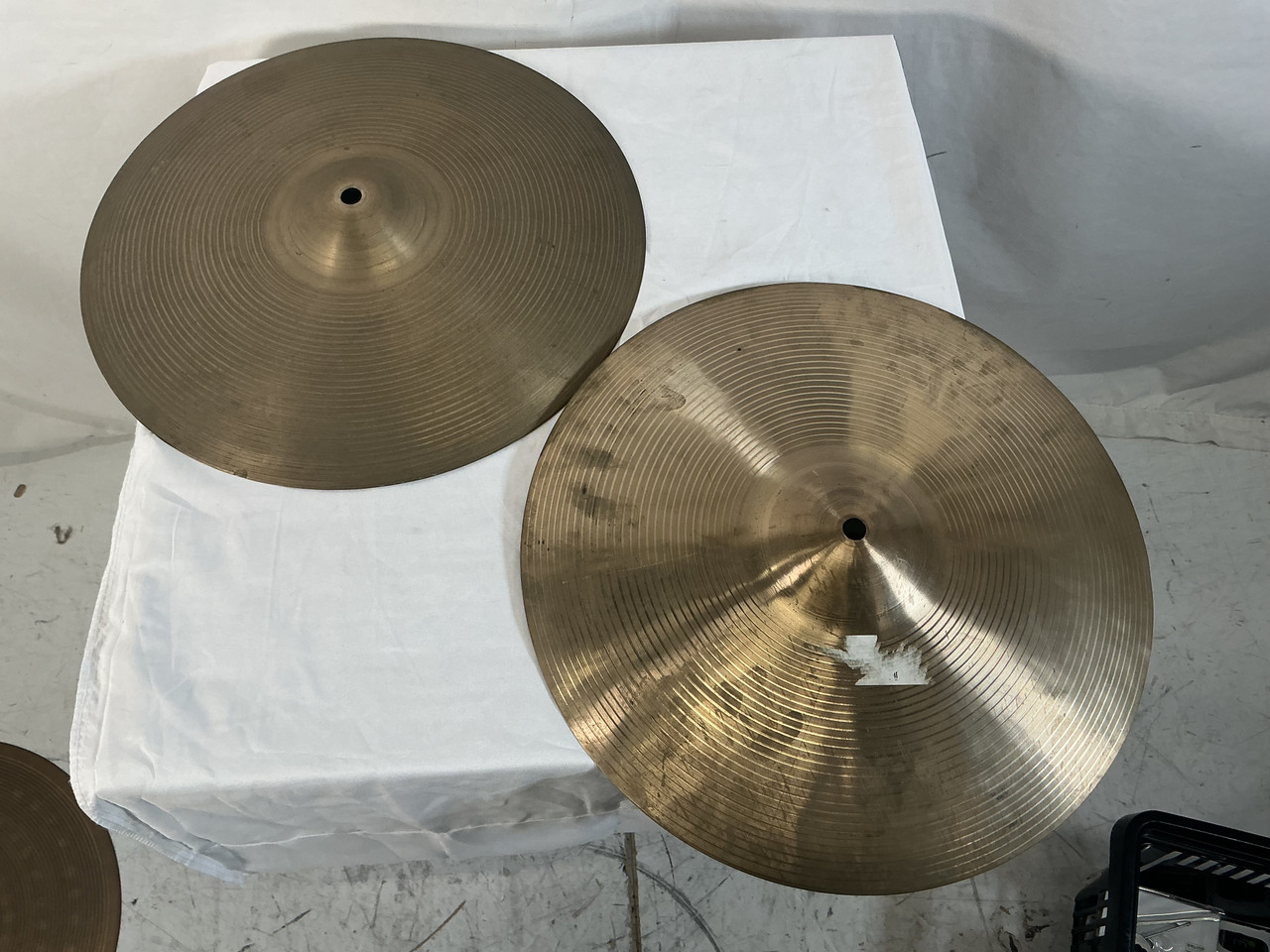 Used 14 INCH HIHATS NO NAME Hi Hat Cymbals 14