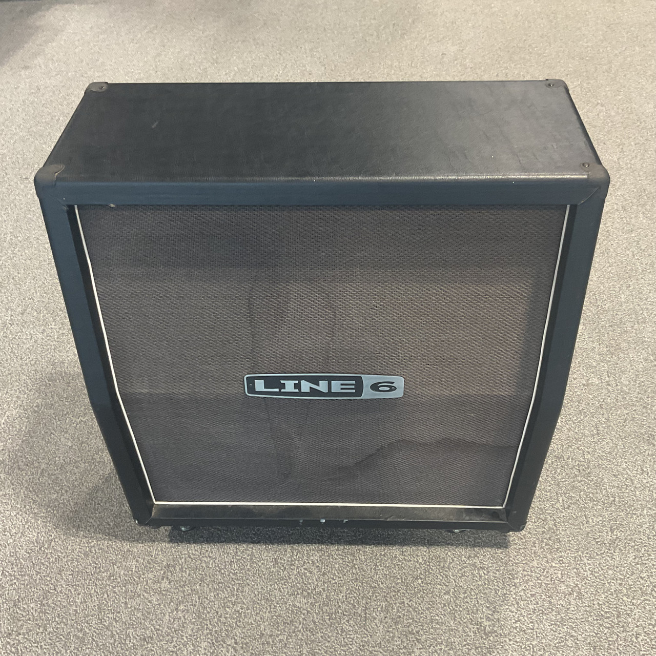 Used LINE 6 VETTA 1 SLANT 4x12 Guitar Speaker Cabinet