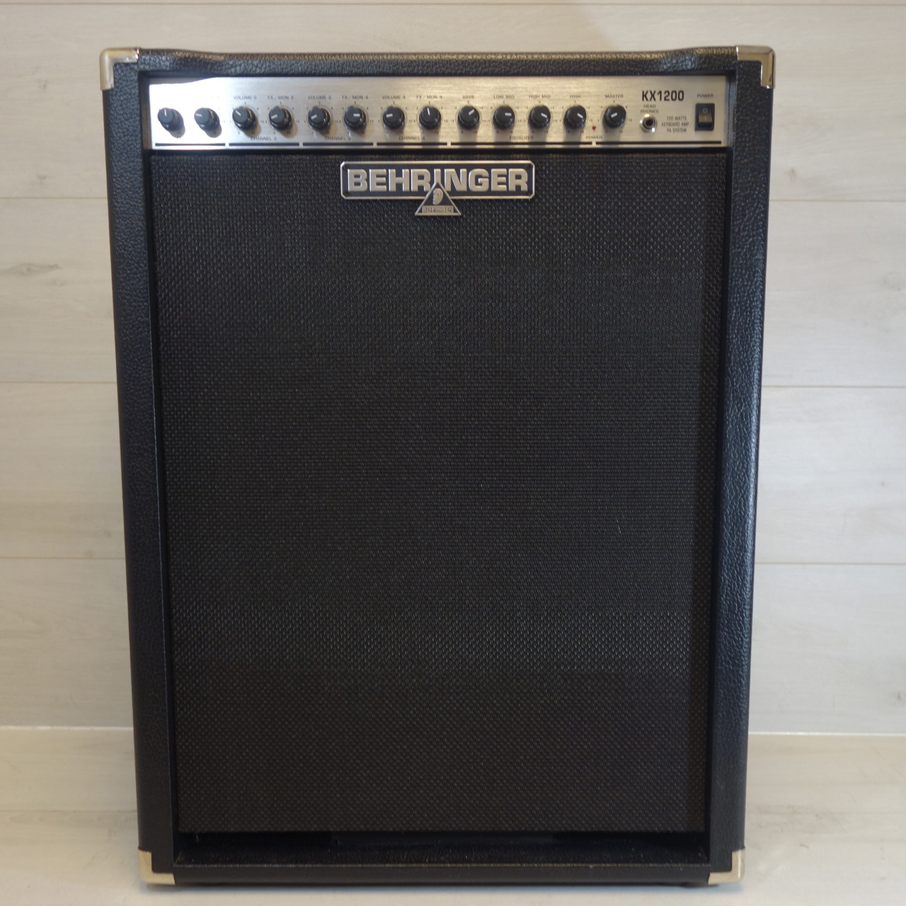 Used Behringer BEHRINGER KX1200 POWER AMP Keyboard Amp