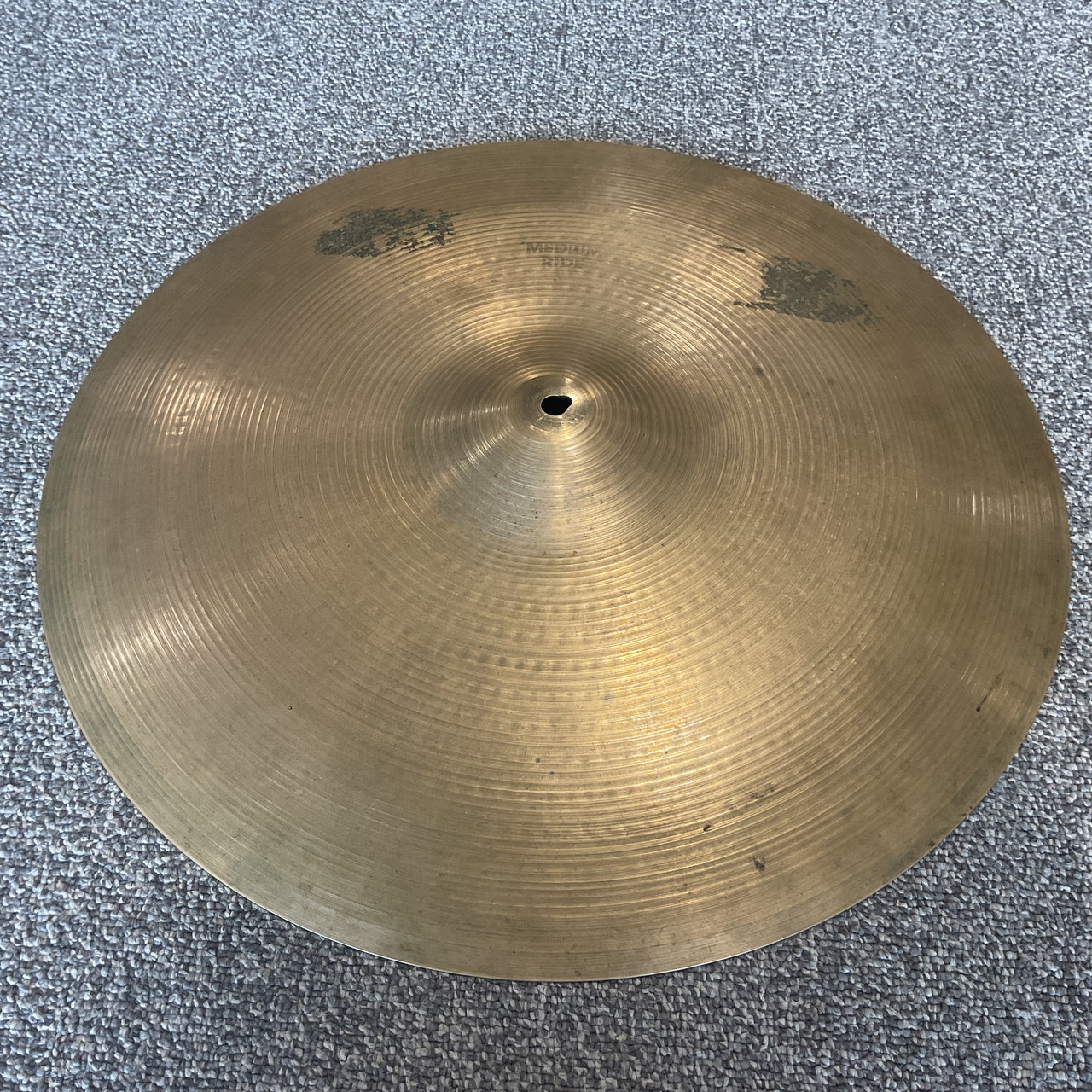 Used ZILDJIAN HOLLOW LOGO 20 MEDIUM RIDE