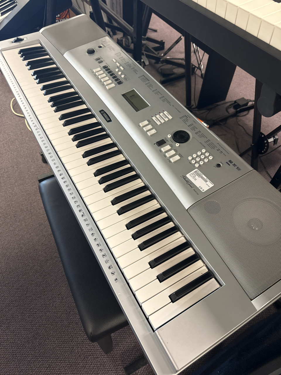 Used Yamaha DGX-230 88-Key Keyboard 88-key