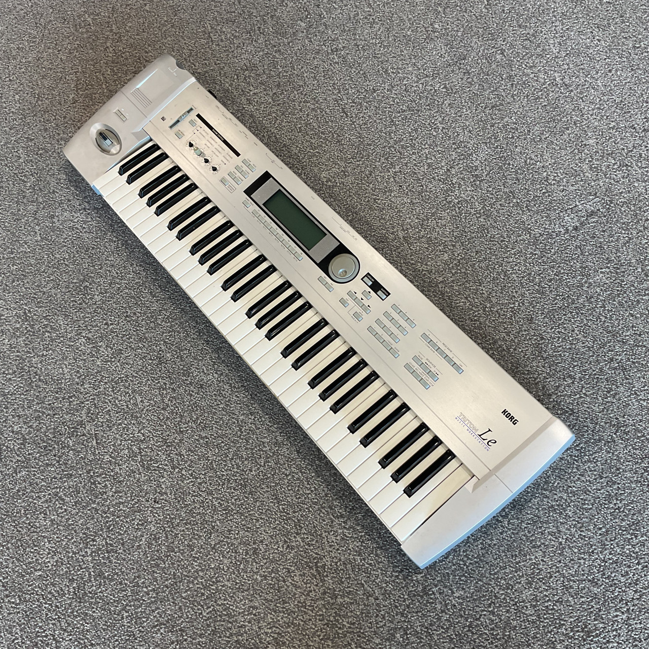 KORG TRITON シンセサイザー シルバー KORG TRITON シンセサイザー シルバー KORG TRITON シンセサイザー