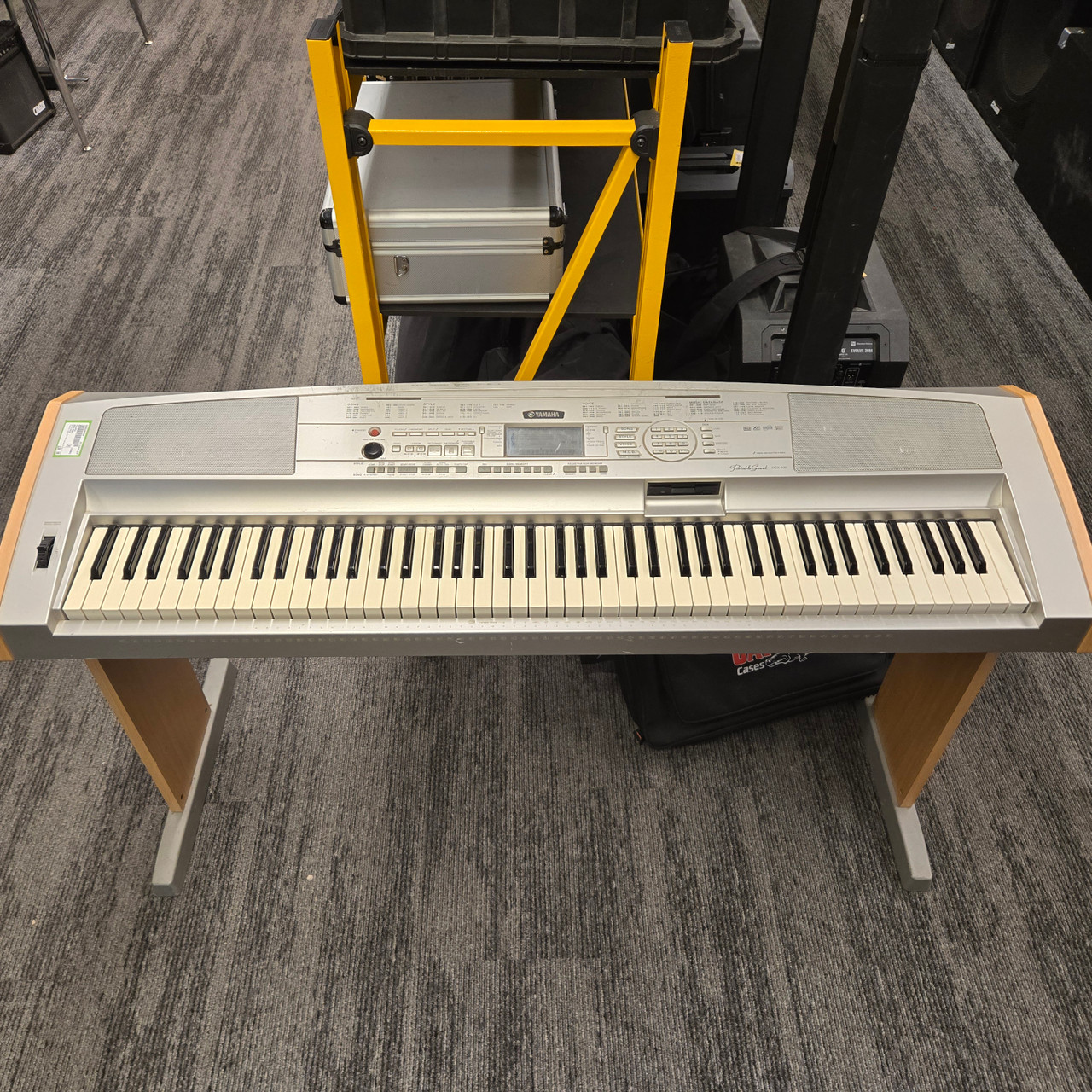 Used Yamaha DGX-500 88-Key Keyboard 88-key