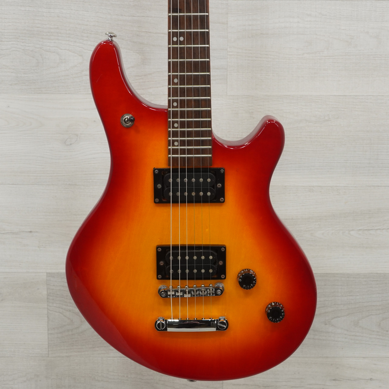Used Washburn Maverick BT-2 Electric Guitar Cherry Sunburst