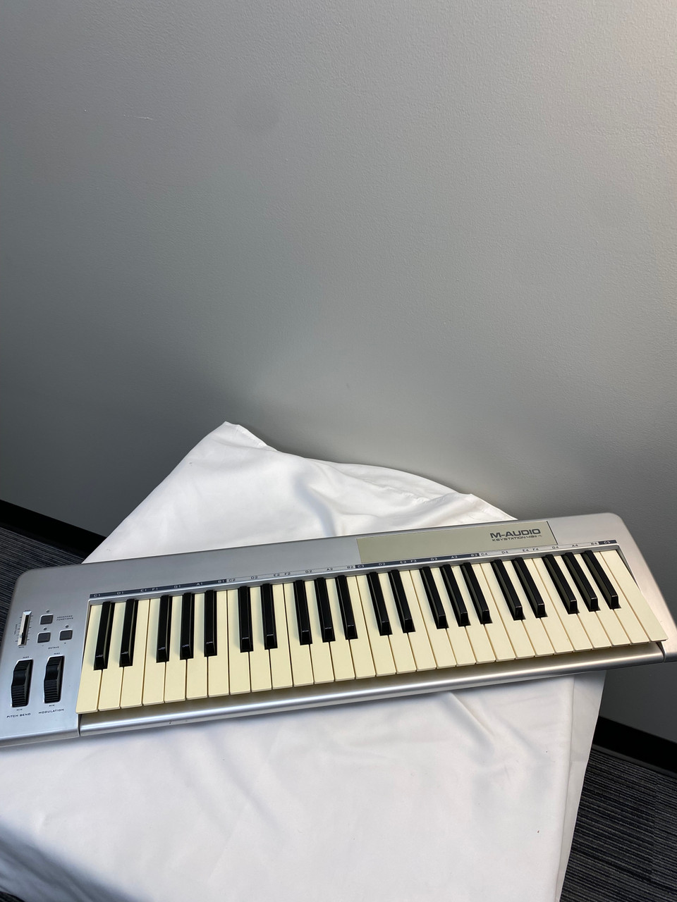 Used M-Audio KEYSTATION 49E 49-KEY MIDI CONTROLLER 49-Key