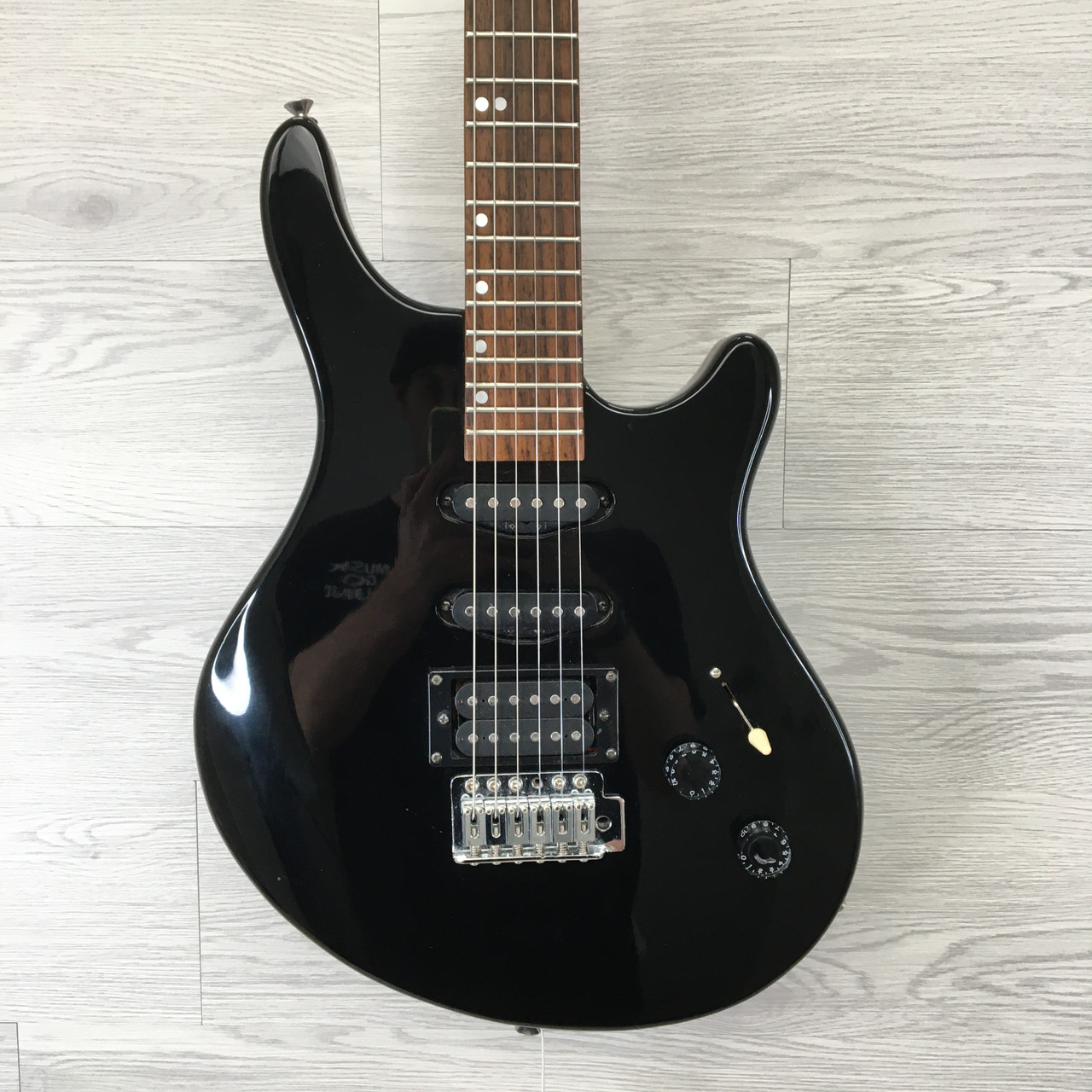 Used Washburn Maverick Series Super S Electric Guitar Black 6-String