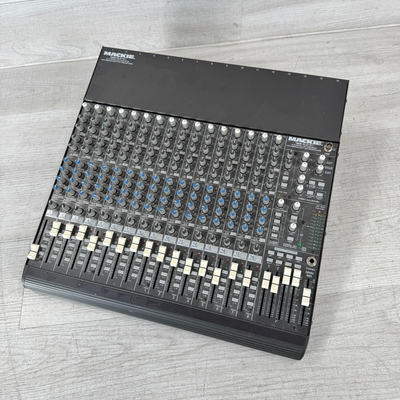 Used Mackie 1604-VLZ PRO - 16-channel Mixer