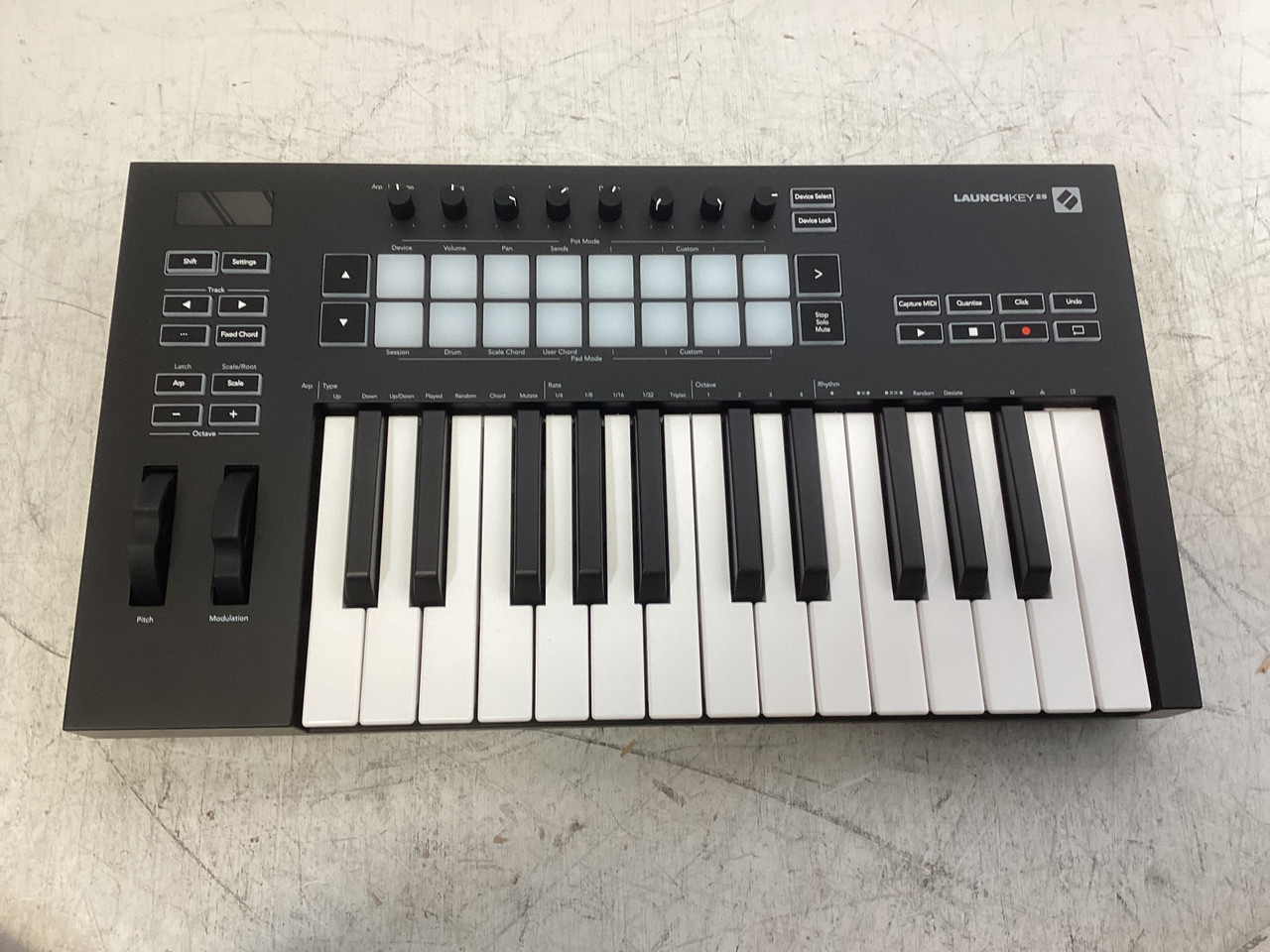 Used Novation LAUNCHKEY 25 MK3 25-Key Controller 25-Key