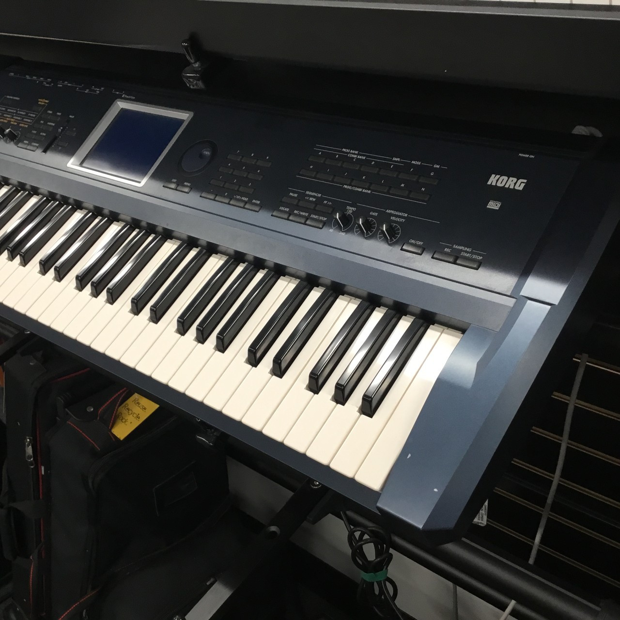 Used Korg TRITON EXTREME 61 WORKSTATION 61-Key Synthesizer 61-Key