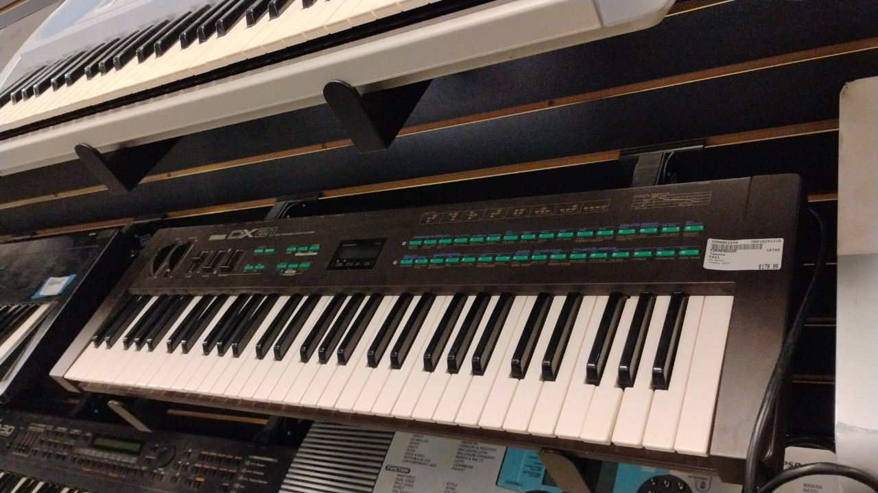 Used Yamaha DX21 Keyboard 61-Key