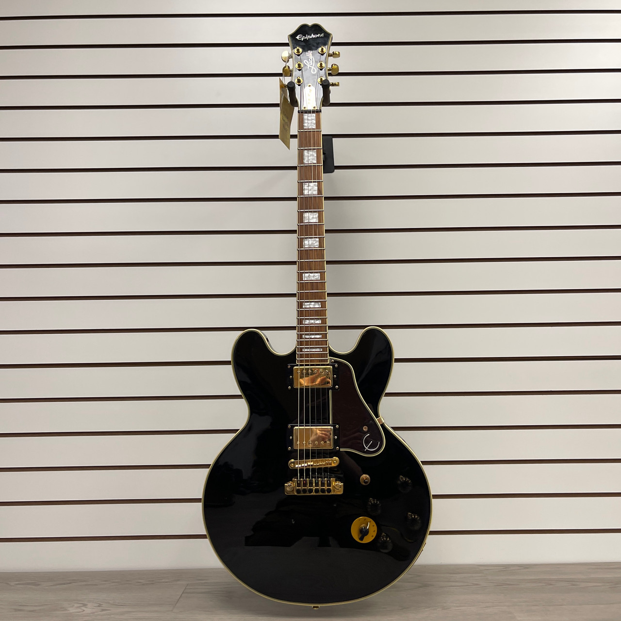 ギター Epiphone Lucille Epiphone's BB King Lucille is a tribute to the ES models played by