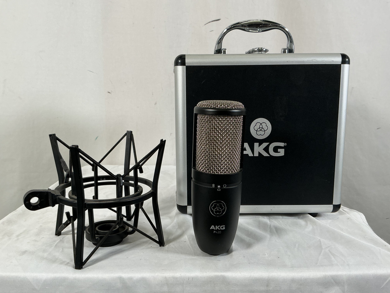 AKG P420 箱付き Used Akg AKG P420 + MOUNT + CASE Condenser Microphone