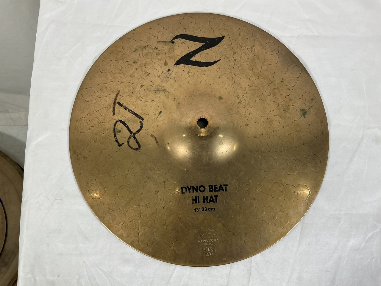 Used Zildjian AVEDIS DYNO BEAT HIHAT TOP 13IN Hi Hat Cymbals 13