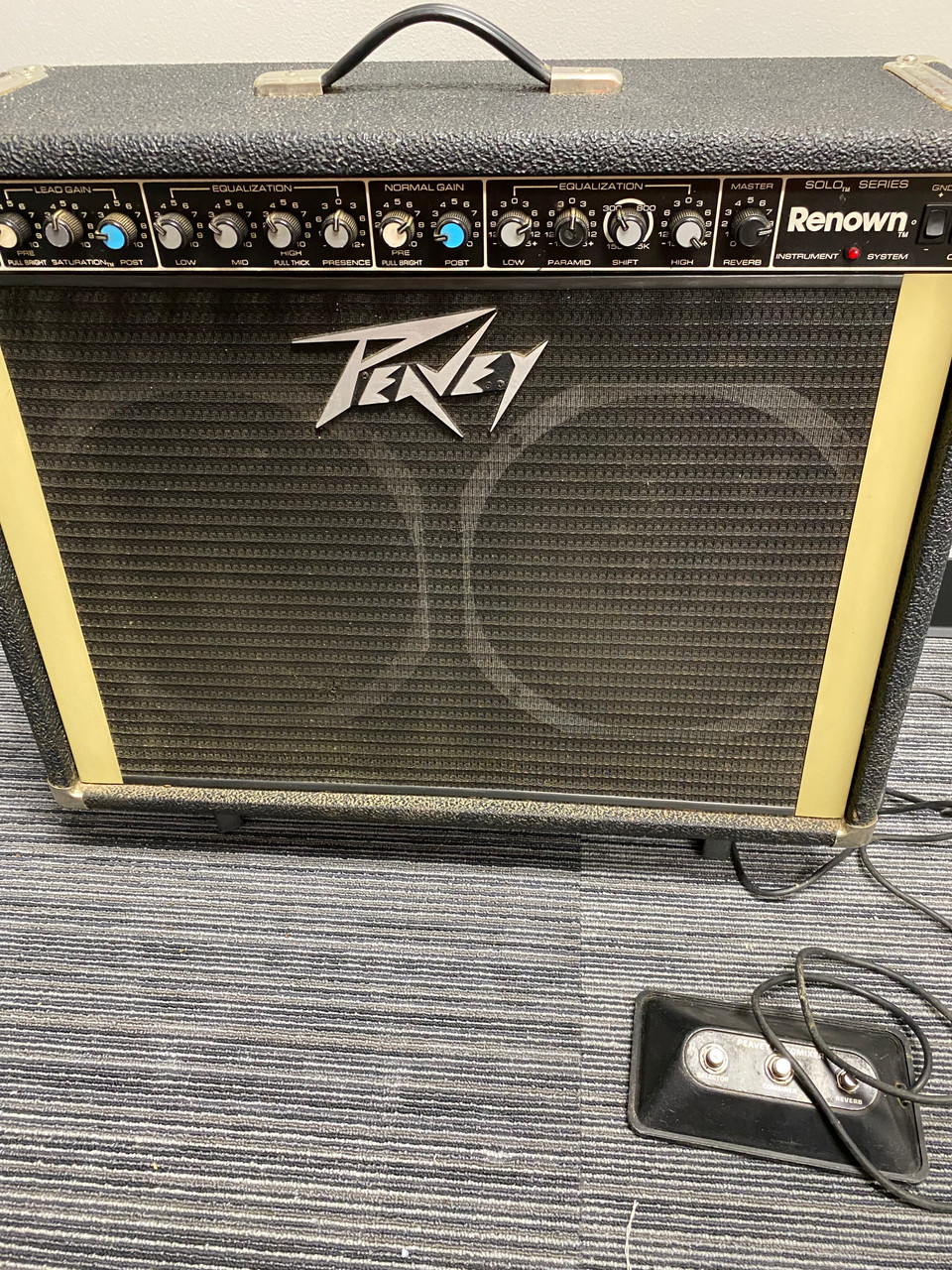 Used Peavey 212 RENOWN SOLO SERIES W/FOOTSWITCH 2 x 10 Solid State