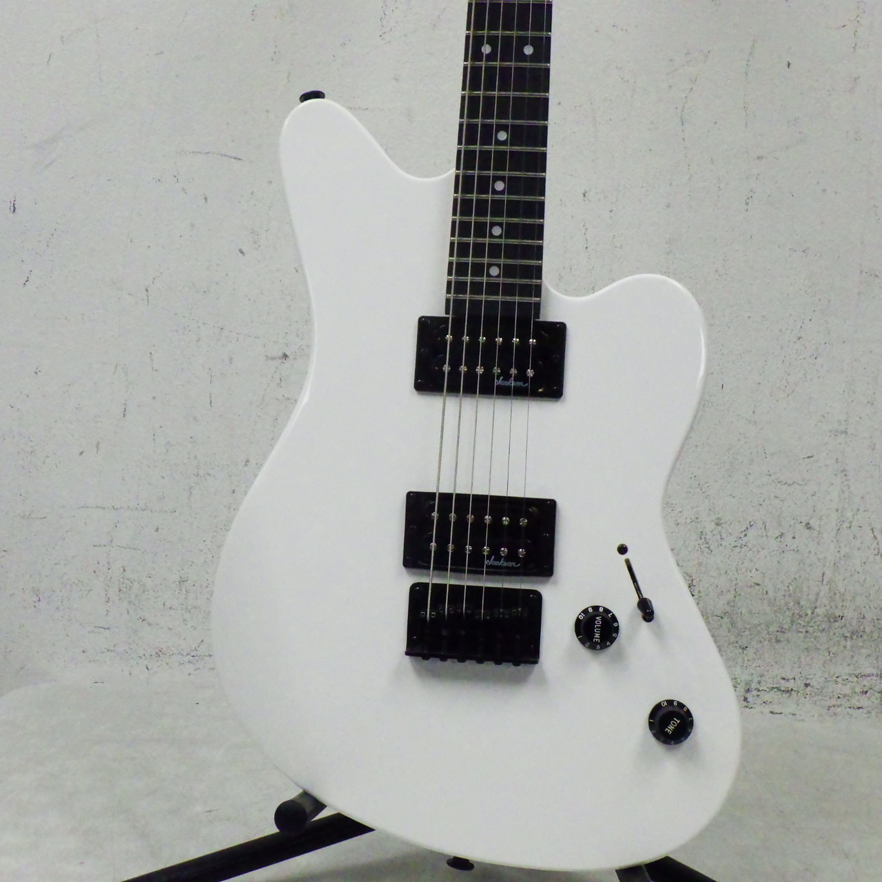 Used Jackson JS22 SURFCASTER Pointy Electric Guitar White 6-String