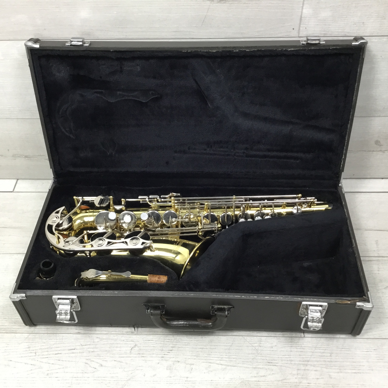 Used Yamaha YAS-23 MADE IN JAPAN Alto Saxophone