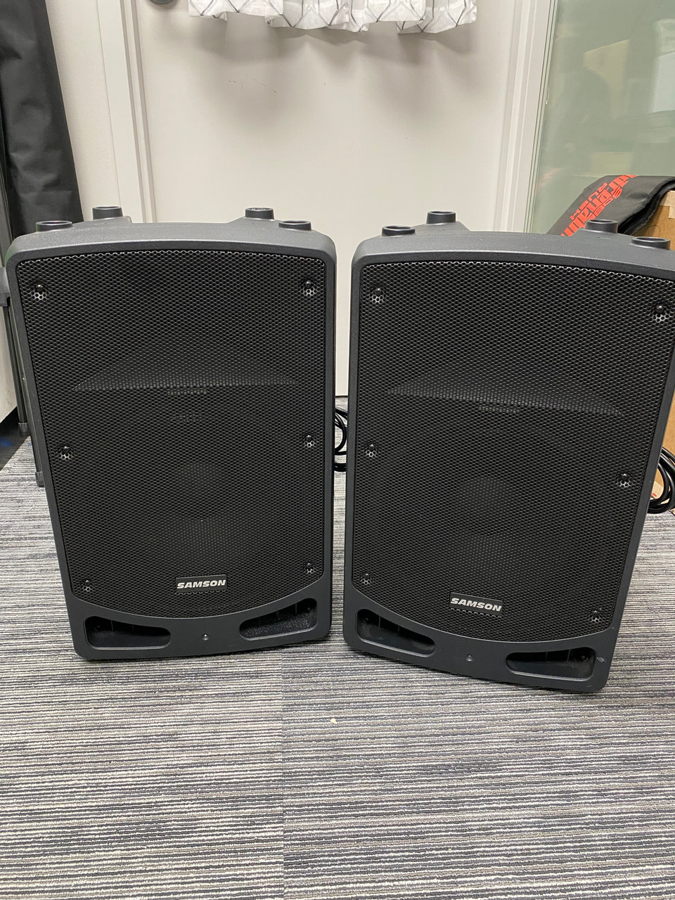 Used Samson XP112A PAIR EXPEDITION POWERED SPEAKERS Portable PA